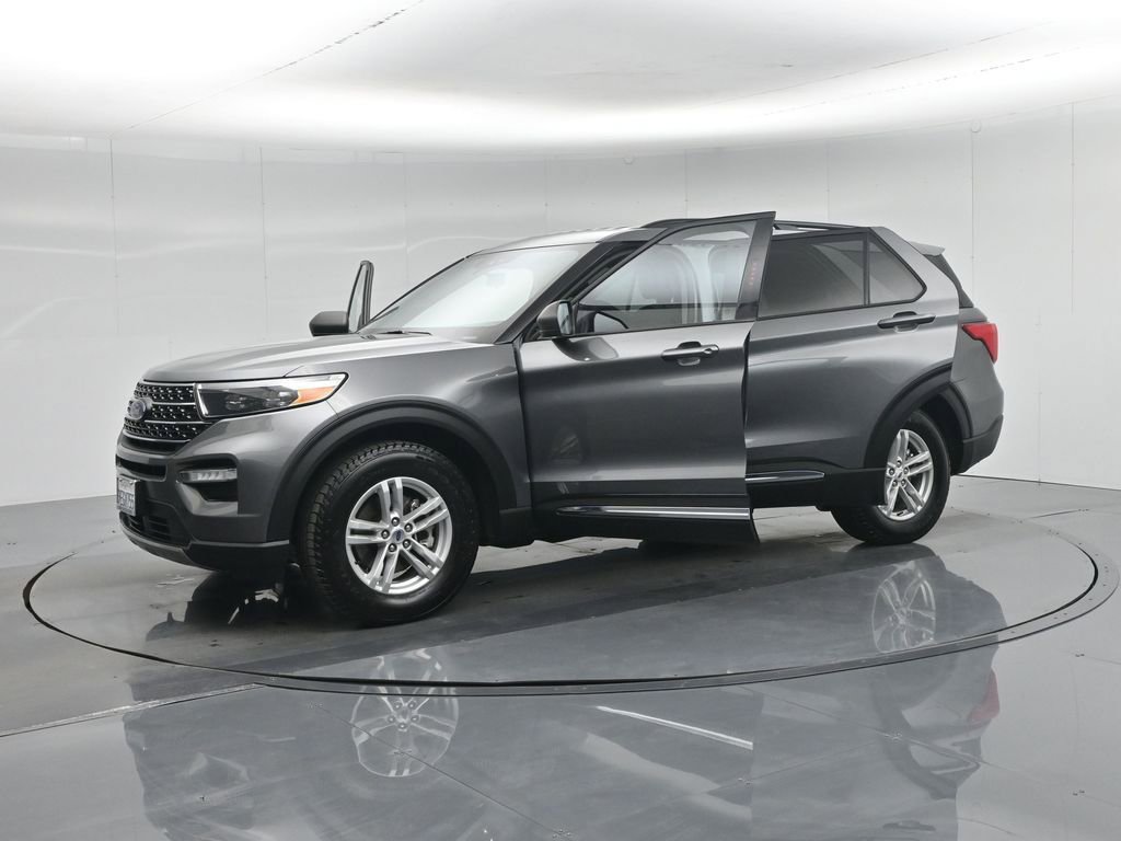 Certified 2022 Ford Explorer XLT w/ Equipment Group 202A image 6