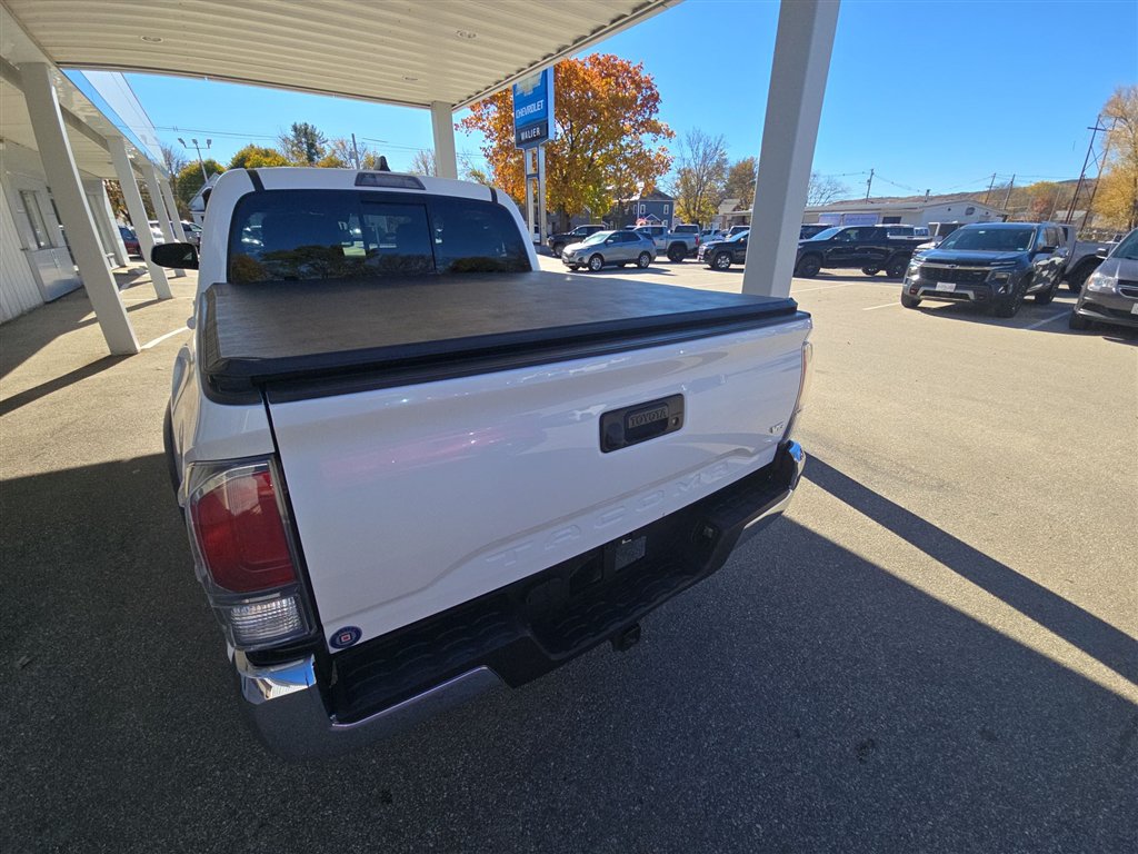 Used 2023 Toyota Tacoma TRD Off-Road AWD/4WD image 25