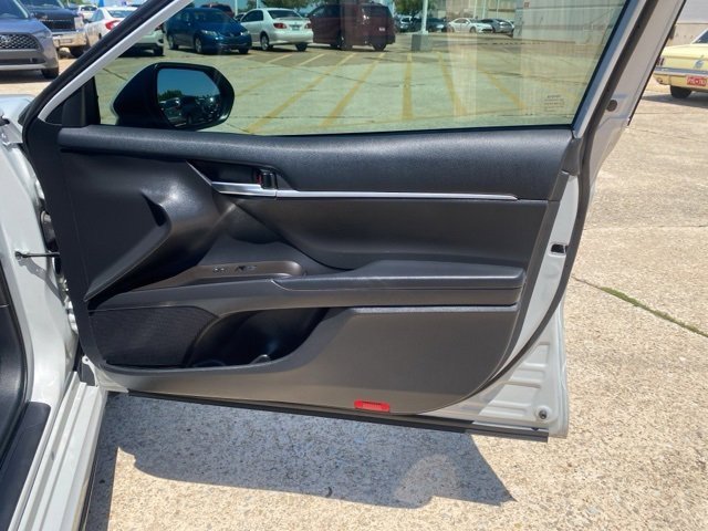 Used 2023 Toyota Camry SE image 10