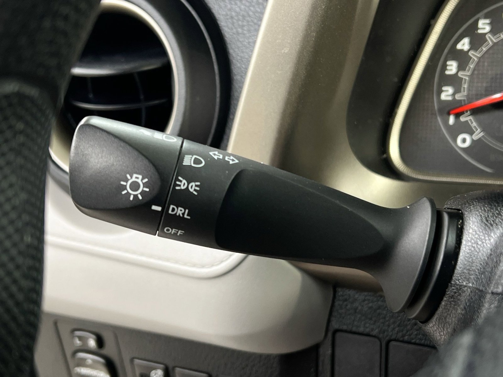 Used 2013 Toyota RAV4 LE image 36