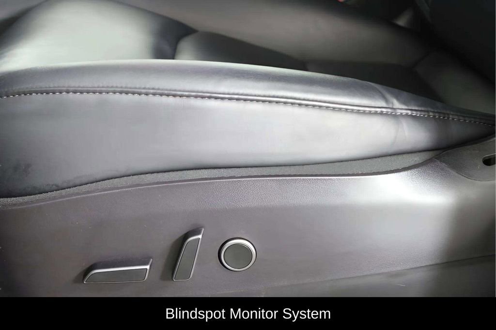 Used 2022 Tesla Model Y Long Range image 7