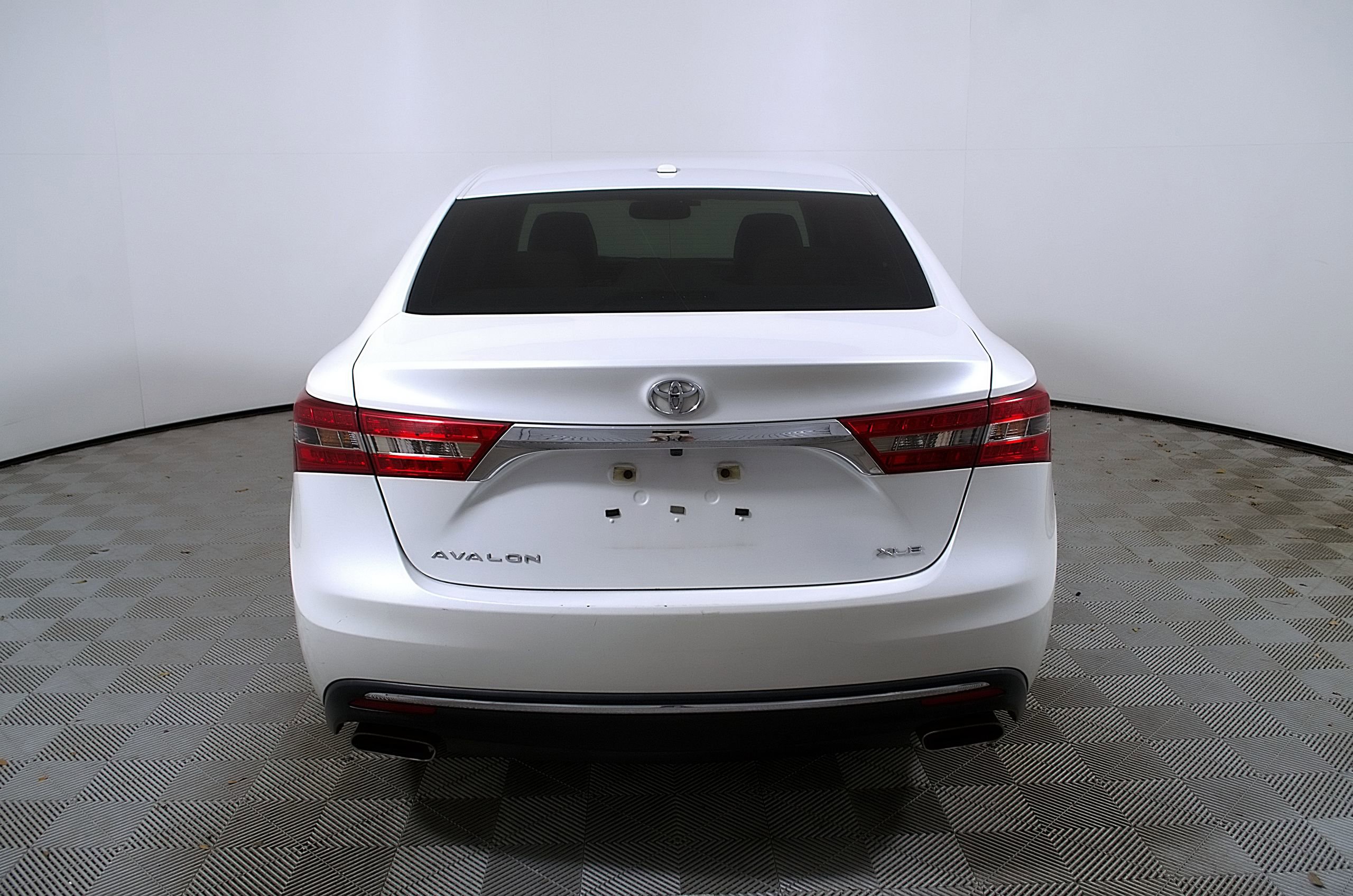 Used 2017 Toyota Avalon XLE Premium FWD image 8