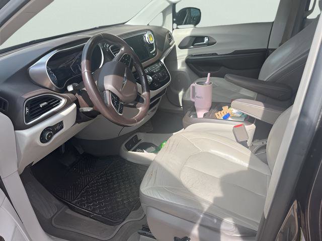 Used 2017 Chrysler Pacifica Touring-L image 12