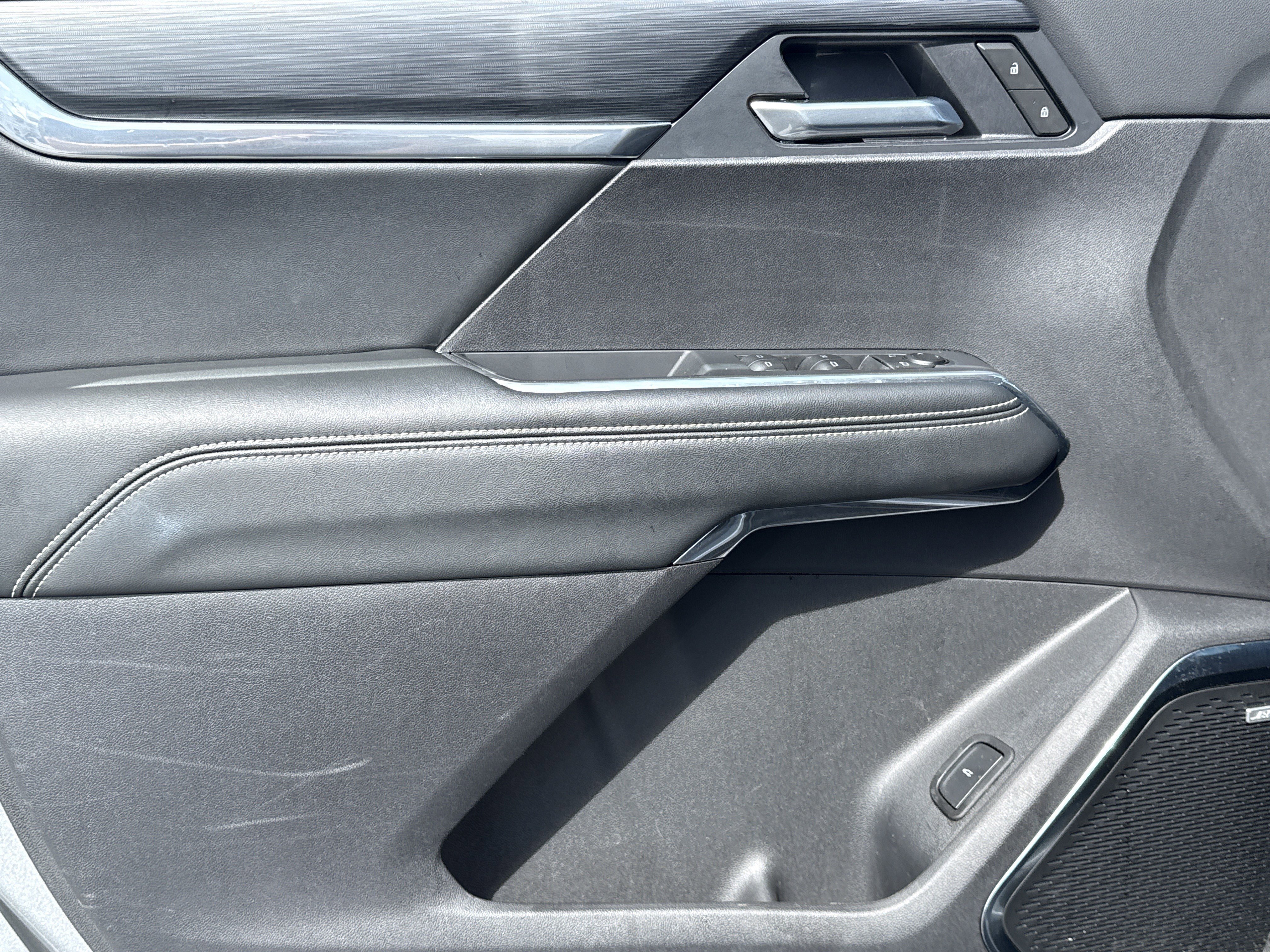 Used 2025 GMC Acadia Elevation image 26