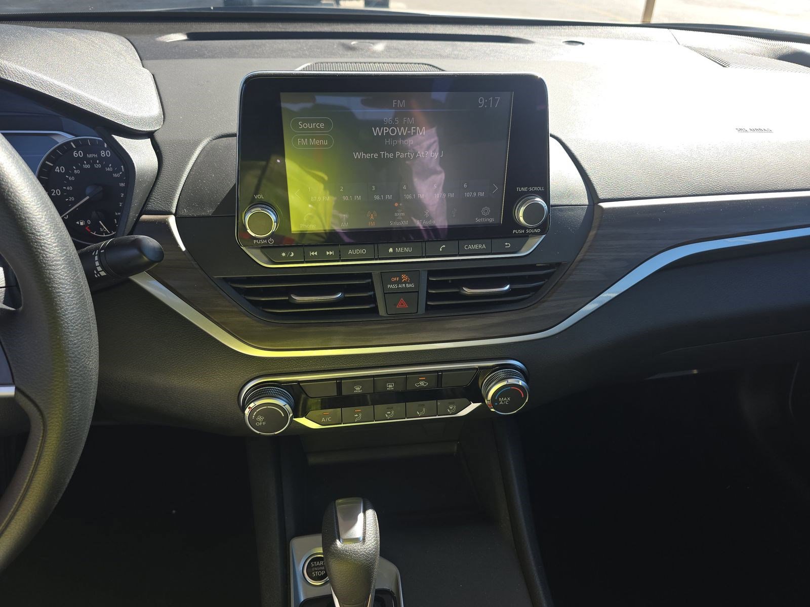 Used 2025 Nissan Altima 2.5 SV image 14