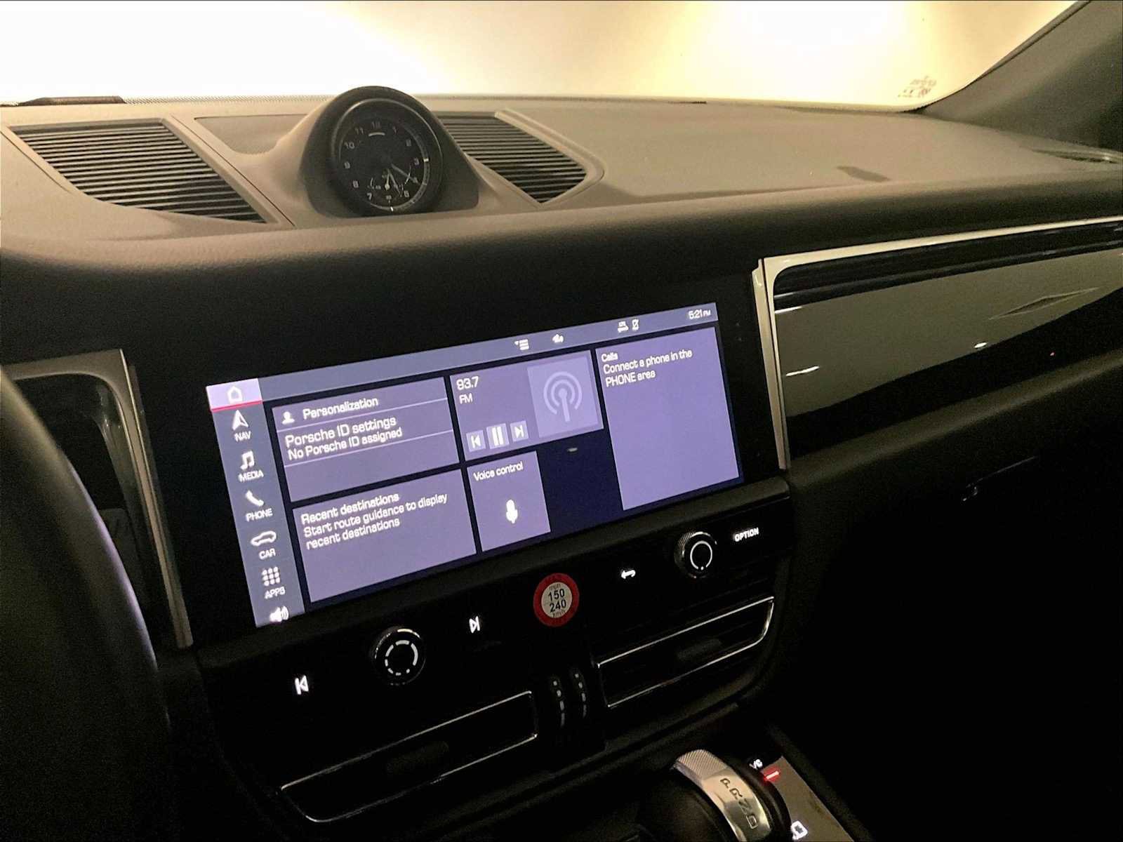 Used 2024 Porsche Macan image 19