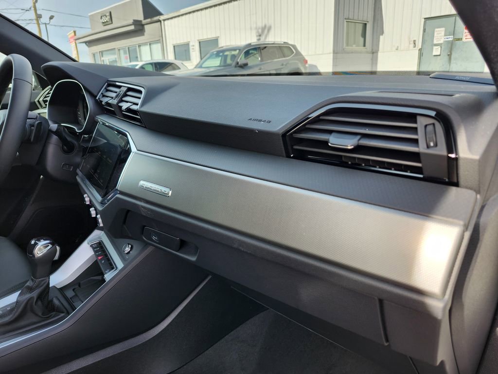 New 2025 Audi Q3 2.0T Premium image 21