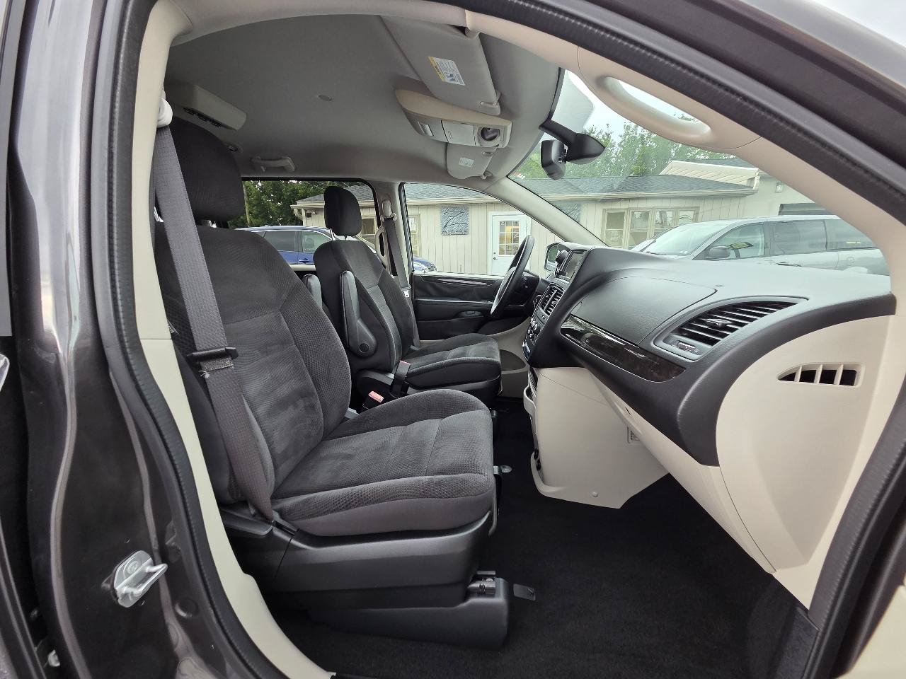 Used 2018 Dodge Grand Caravan SE w/ UConnect Hands-Free Group FWD image 29