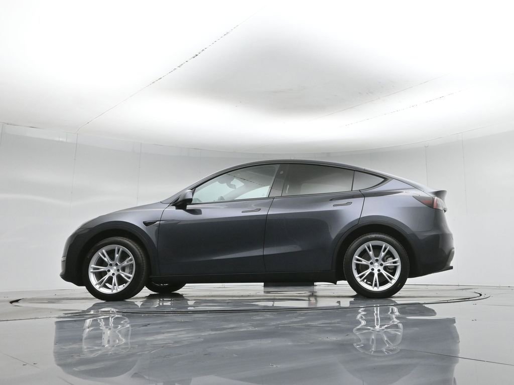Used 2024 Tesla Model Y Long Range image 49