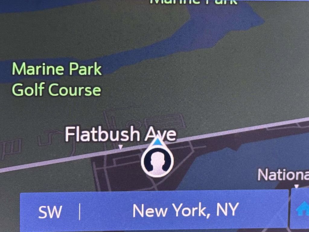 Used 2023 Chevrolet Traverse RS image 32