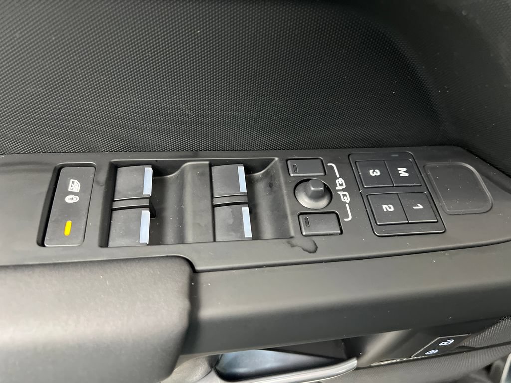 Used 2025 Land Rover Defender 110 S AWD/4WD image 15
