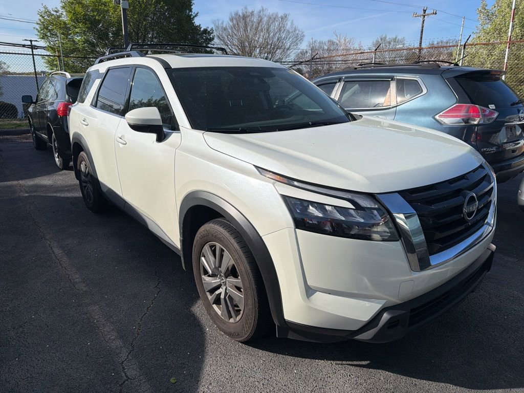 Used 2024 Nissan Pathfinder SV w/ SV Premium Package image 3