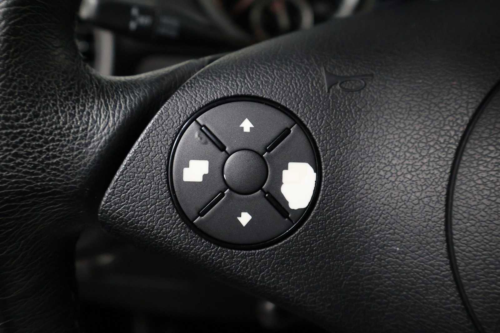 Used 2009 Mercedes-Benz SLK 300 image 21