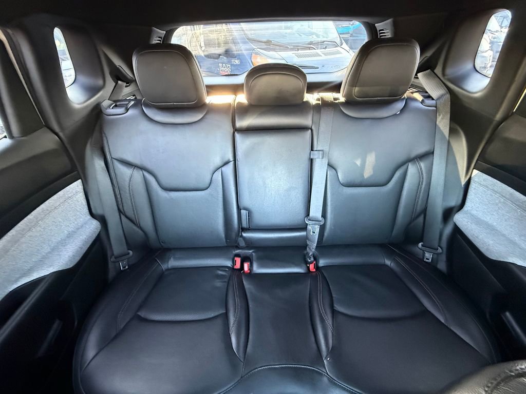 Used 2023 Jeep Compass Latitude image 17