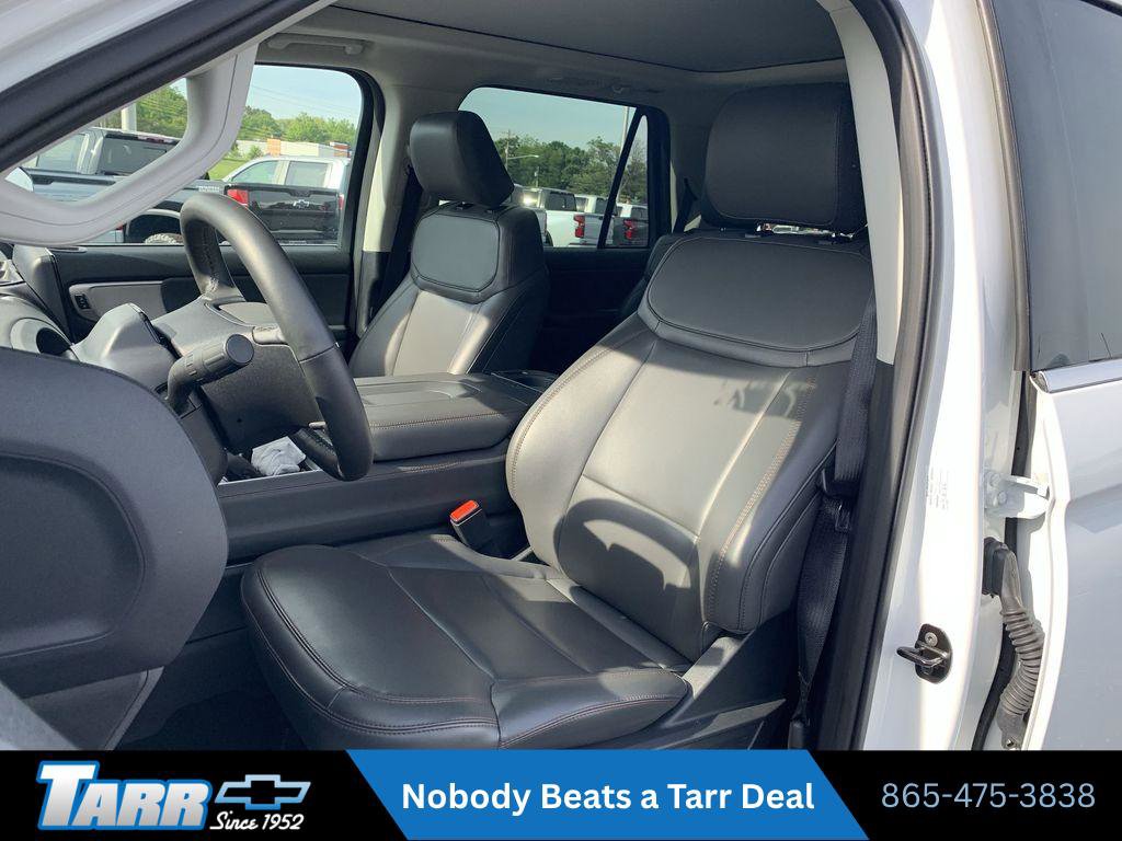 Used 2025 Ford Expedition Active AWD/4WD image 13