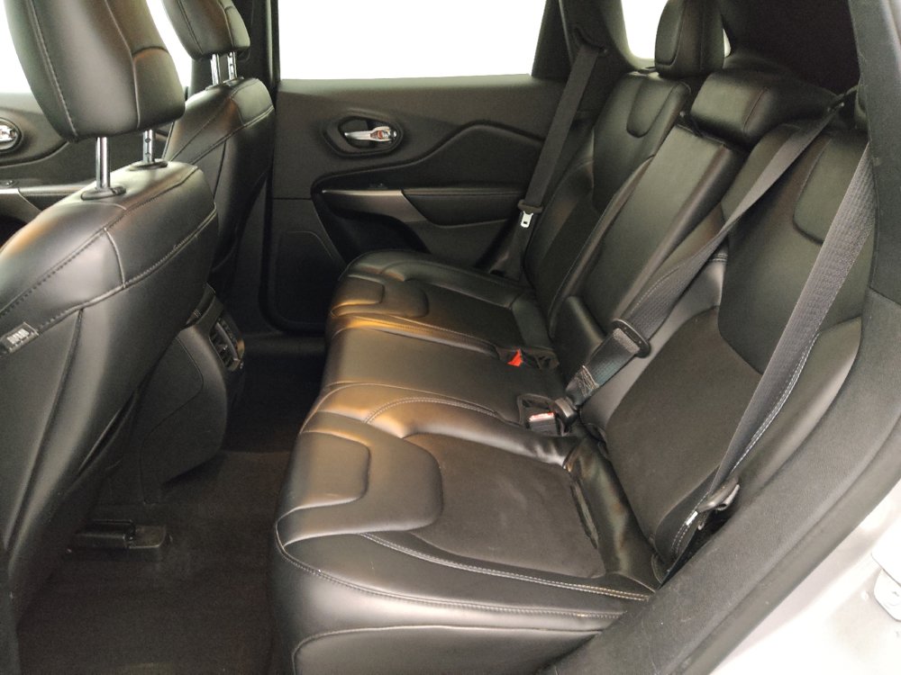 Used 2020 Jeep Cherokee Latitude Plus w/ Cold Weather Group image 18