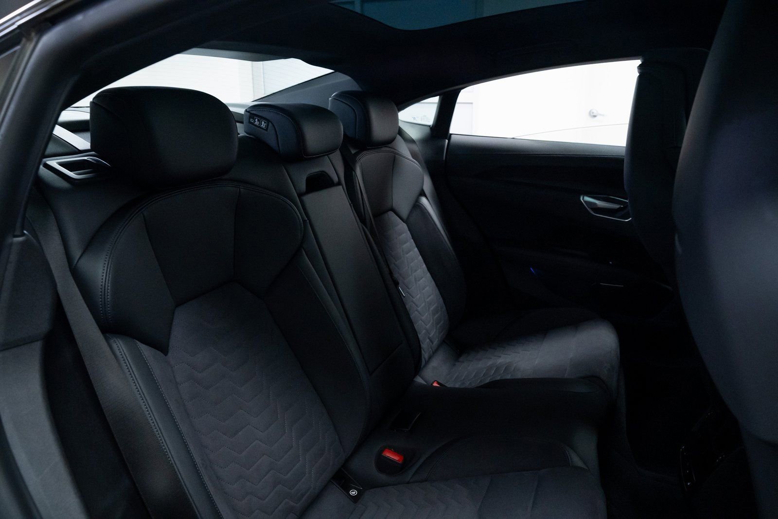 Used 2022 Audi e-tron GT Prestige w/ Prestige Package image 22