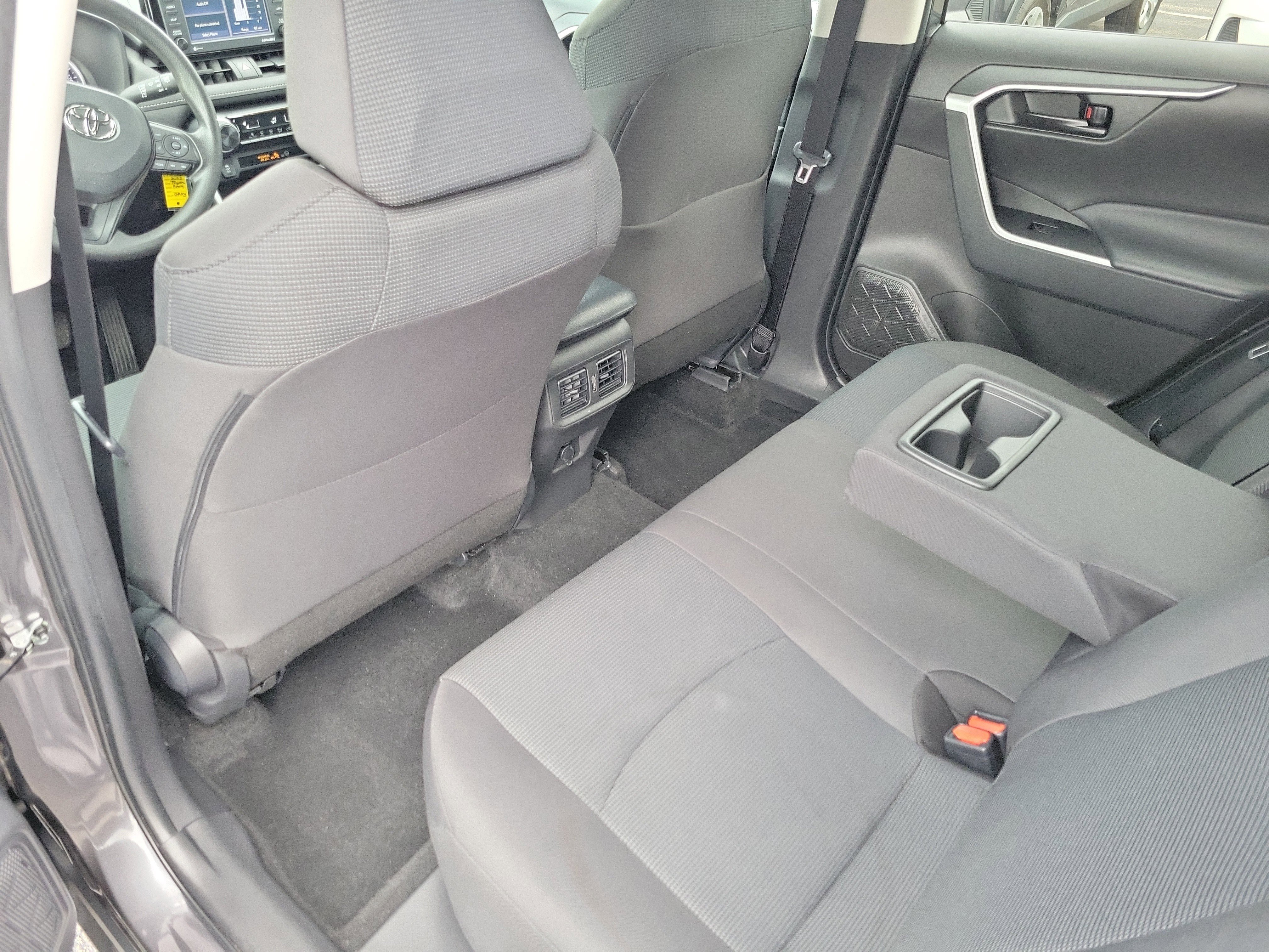 Used 2022 Toyota RAV4 LE image 12