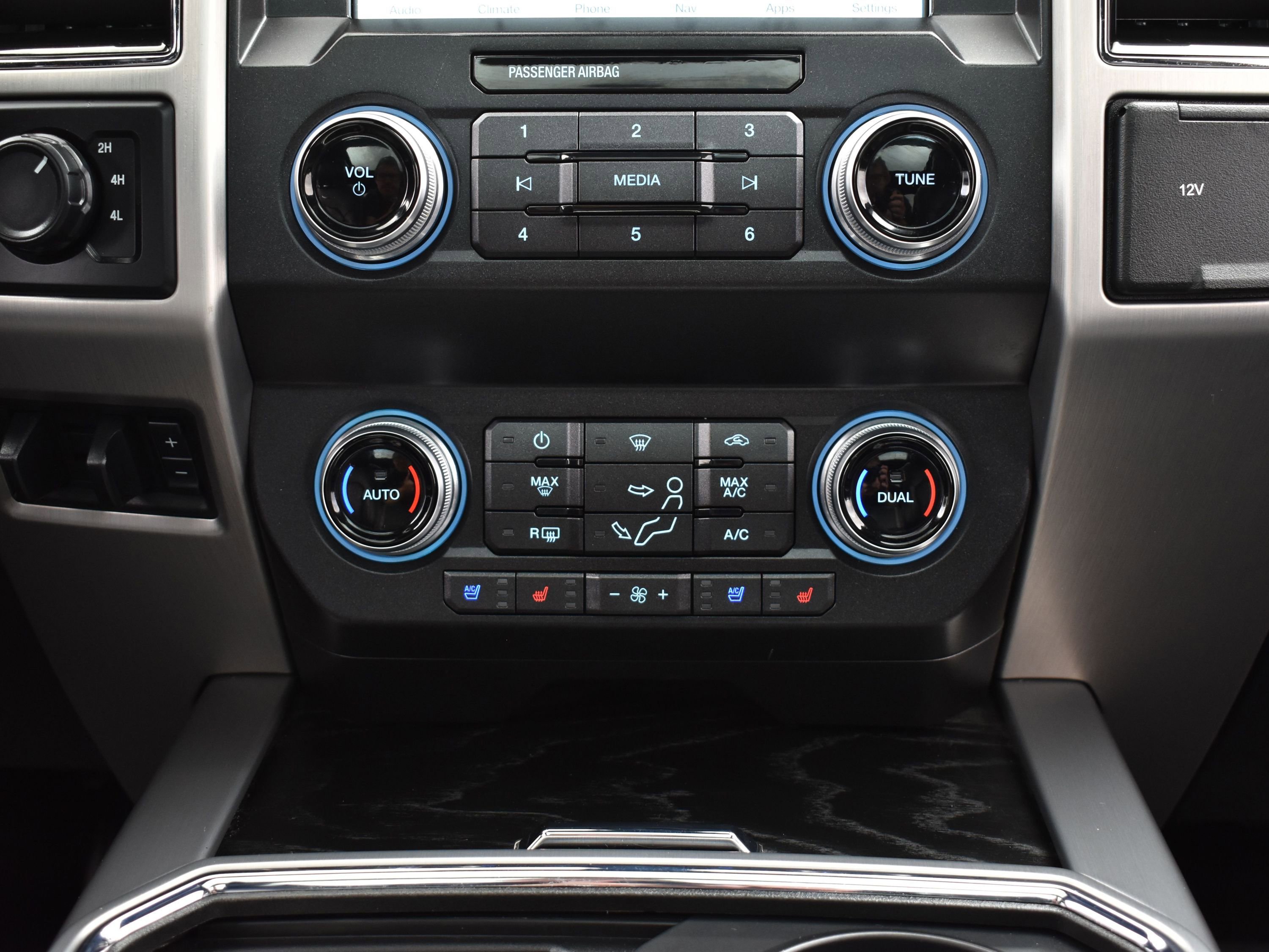 Used 2019 Ford F250 Platinum w/ Platinum Ultimate Package image 38