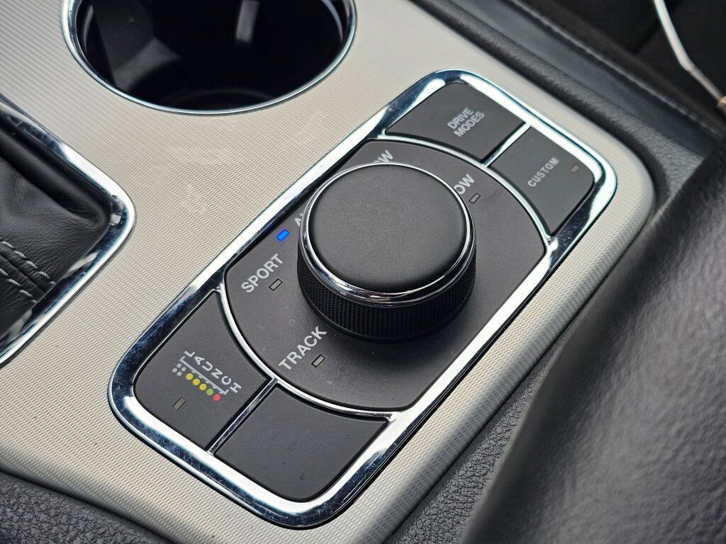 Used 2020 Jeep Grand Cherokee SRT image 25