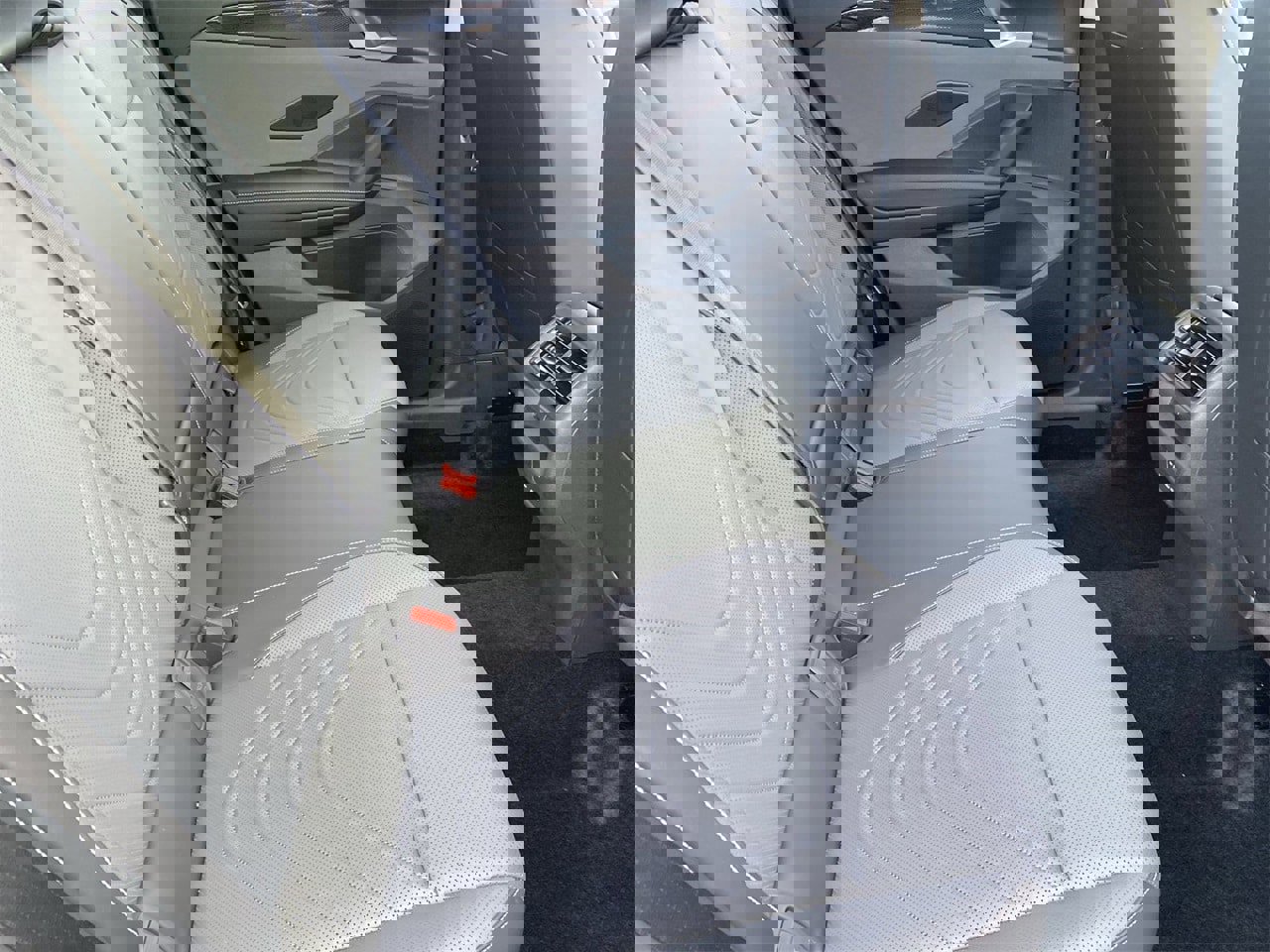 New 2025 Volkswagen Tiguan SE image 9