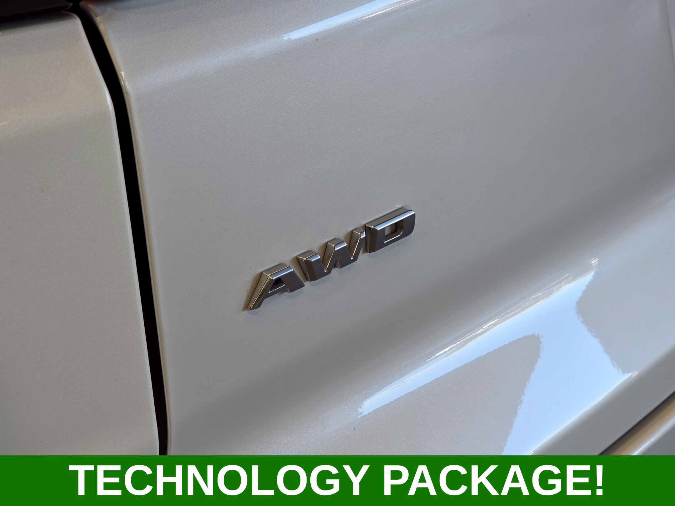 Used 2025 Cadillac XT4 Premium Luxury w/ Technology Package AWD/4WD image 7