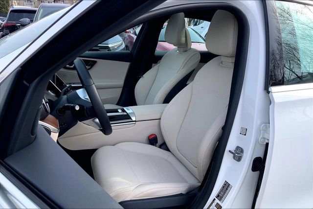 Used 2025 Mercedes-Benz C 300 4MATIC Sedan image 6