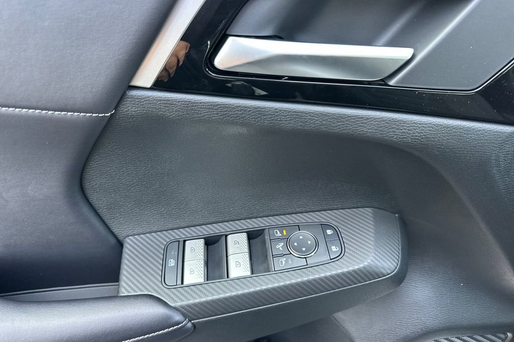 New 2025 Mitsubishi Outlander SE image 12