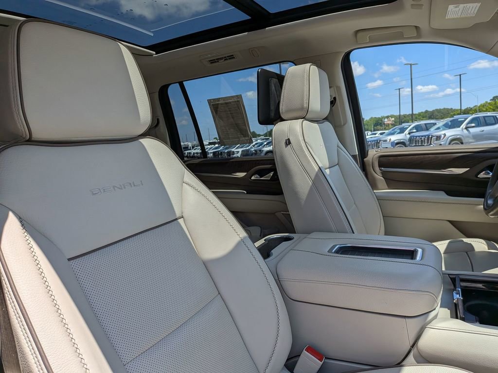 Certified 2023 GMC Yukon XL Denali w/ Denali Reserve Package AWD/4WD image 28