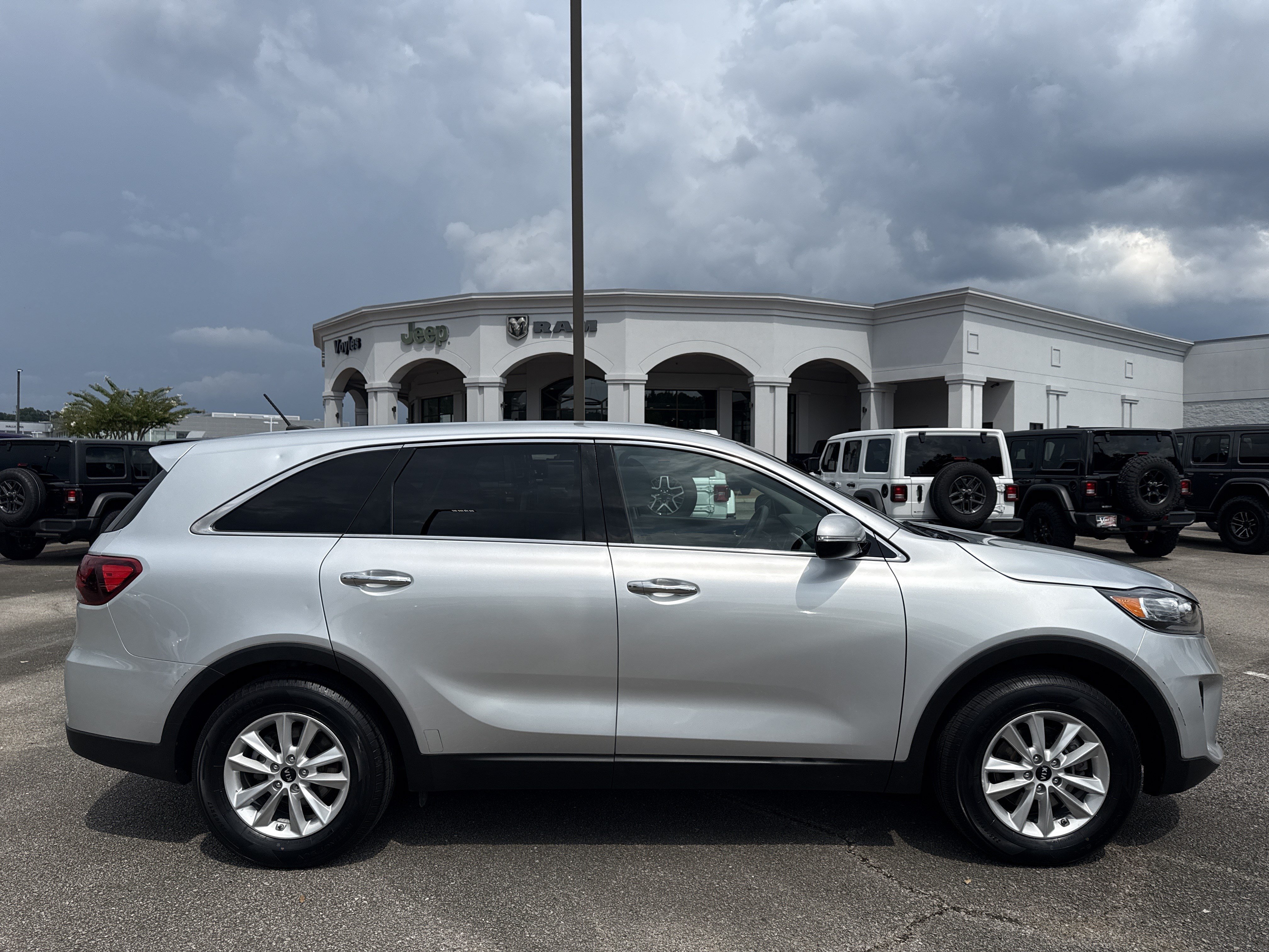 Used 2020 Kia Sorento L FWD image 8