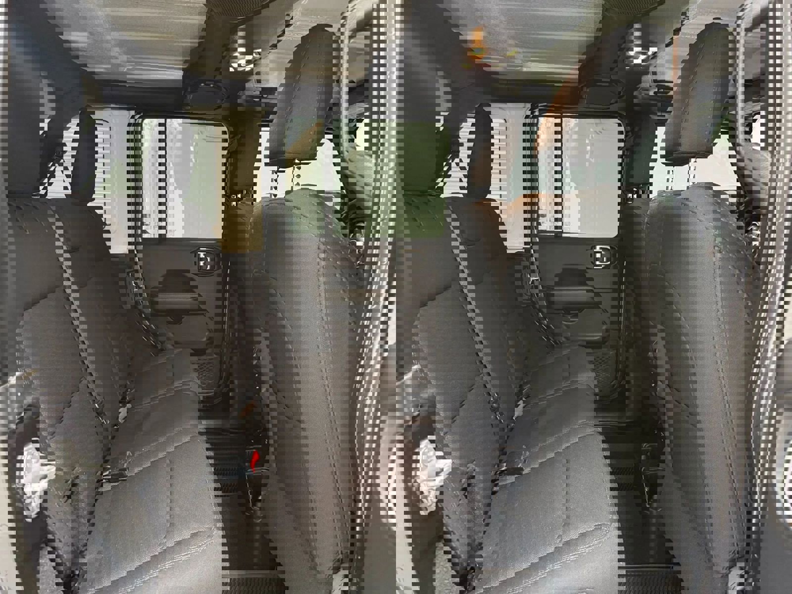 Used 2019 Jeep Wrangler Unlimited Sahara image 15