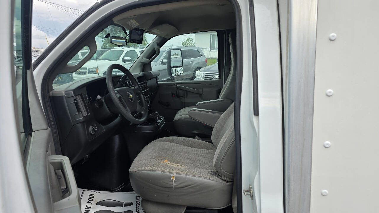 Used 2017 Chevrolet Express 3500 w/ Chrome Appearance Package image 59