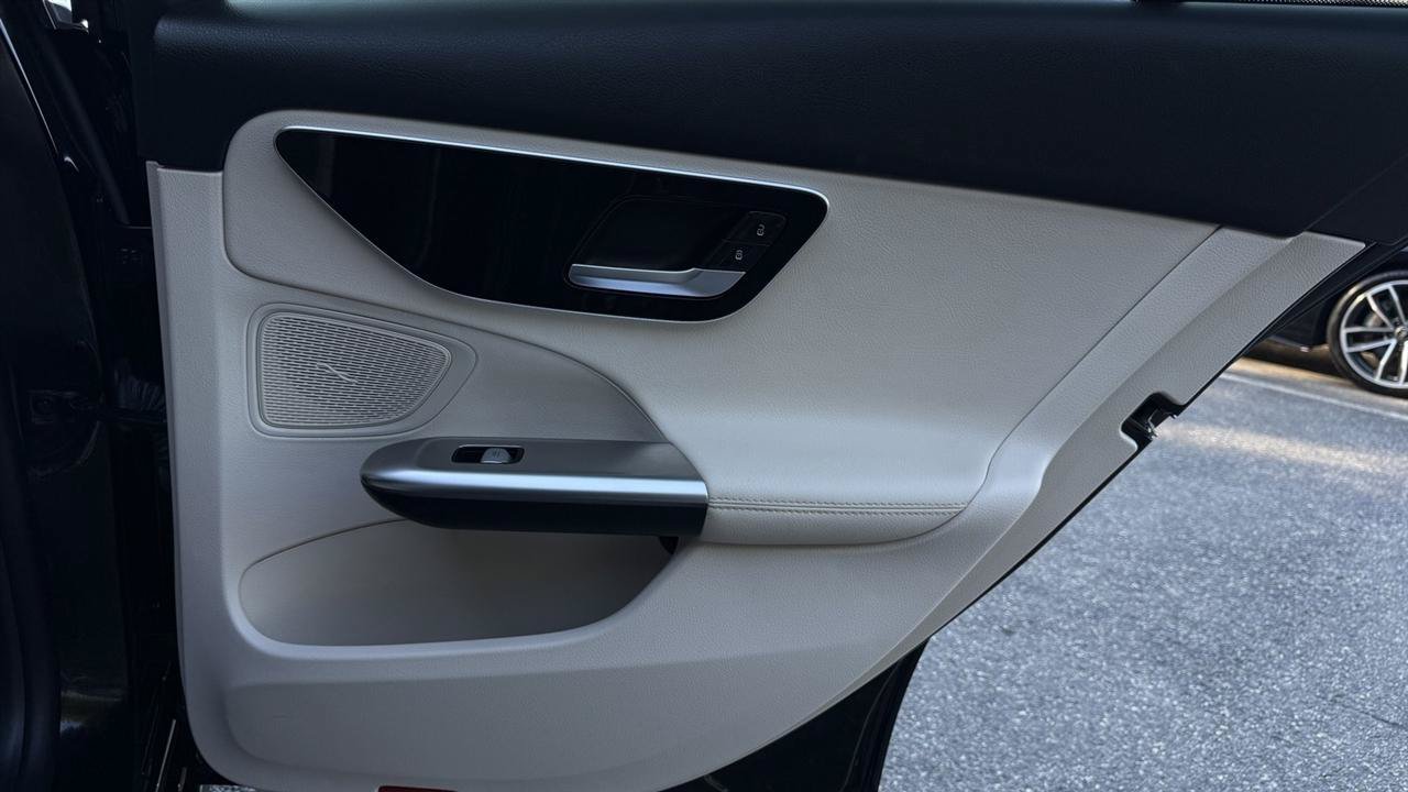Used 2022 Mercedes-Benz C 300 4MATIC Sedan image 35