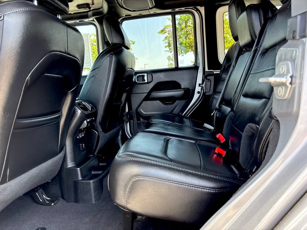 Used 2021 Jeep Wrangler Unlimited Sahara AWD/4WD image 18
