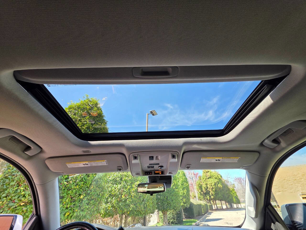 Used 2019 Cadillac Escalade ESV Luxury image 35