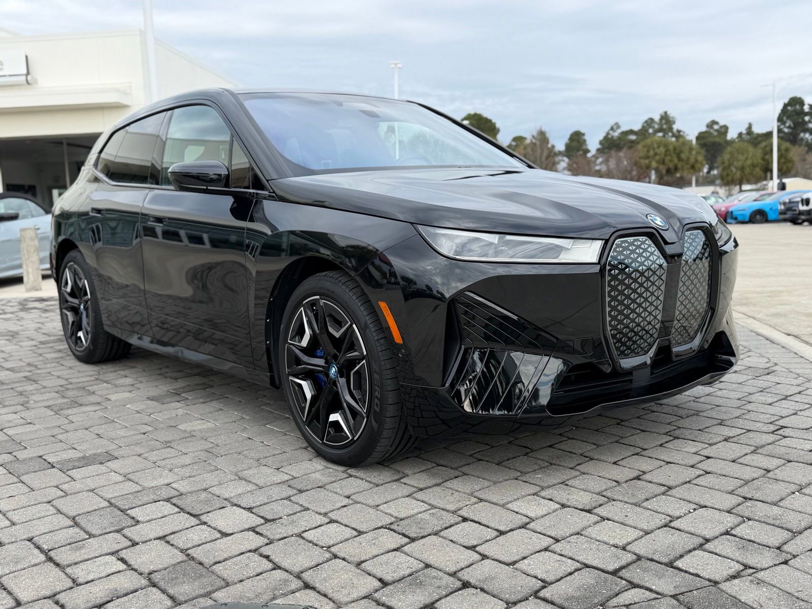 Used 2023 BMW iX xDrive50 w/ Premium Package image 7