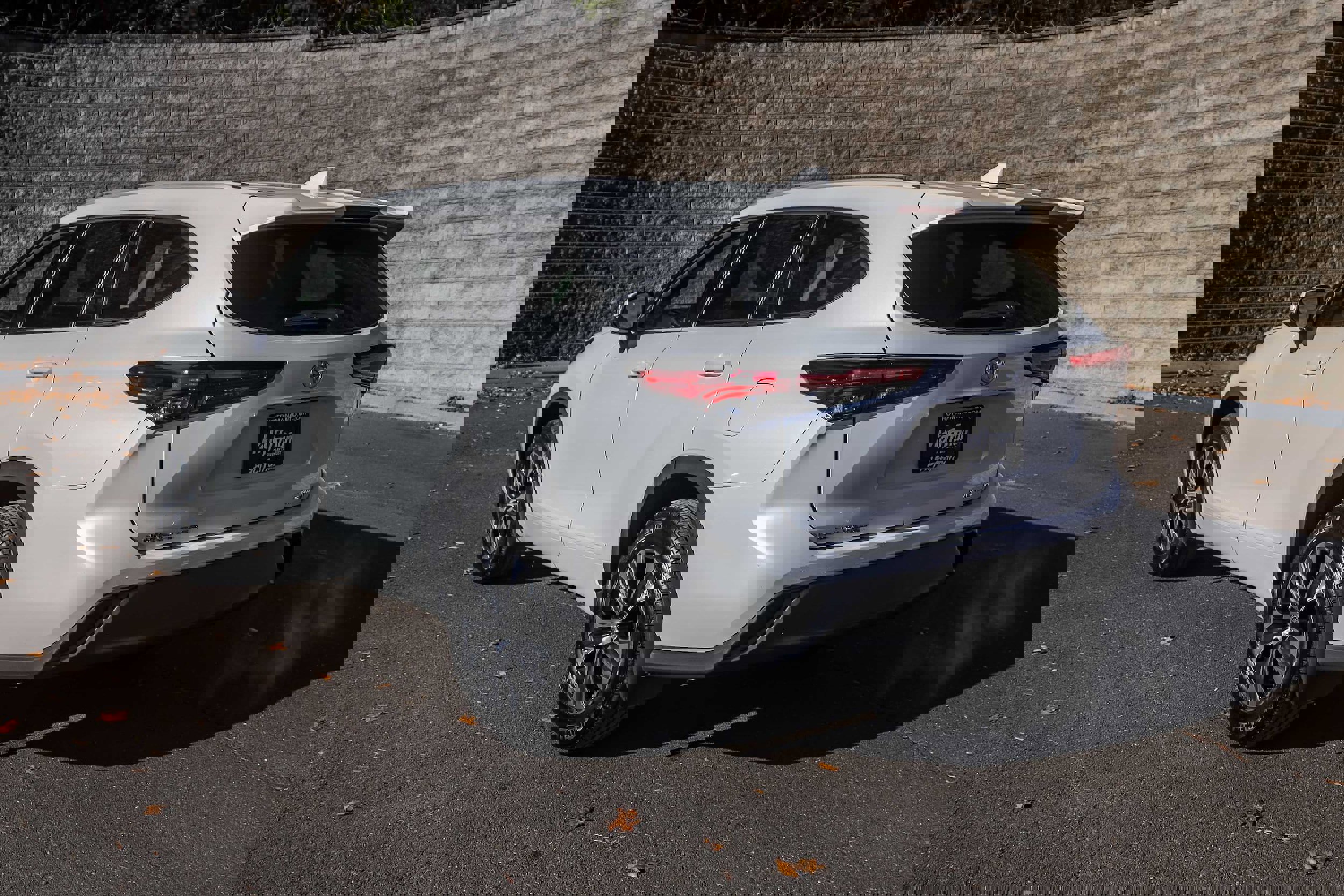 Used 2022 Toyota Highlander XLE image 9