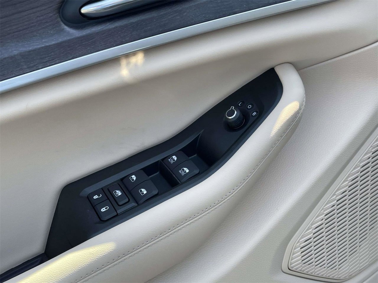 New 2025 Jeep Grand Cherokee Limited w/ Luxury Tech Group II image 29