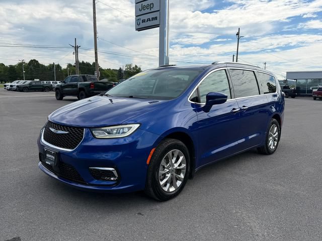 Used 2021 Chrysler Pacifica Touring-L w/ Uconnect Theater Family Group