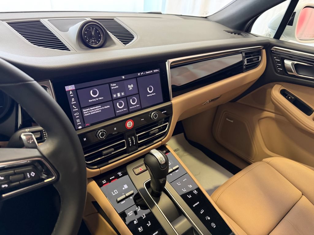 Used 2026 Porsche Macan AWD/4WD image 18