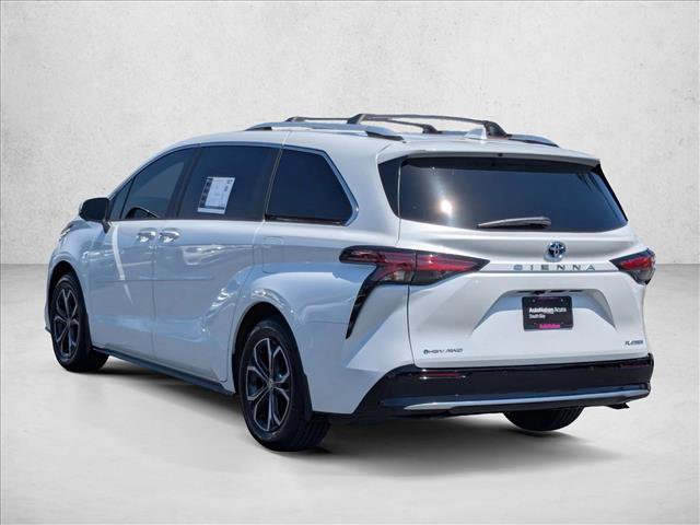 Used 2025 Toyota Sienna Platinum AWD/4WD image 8