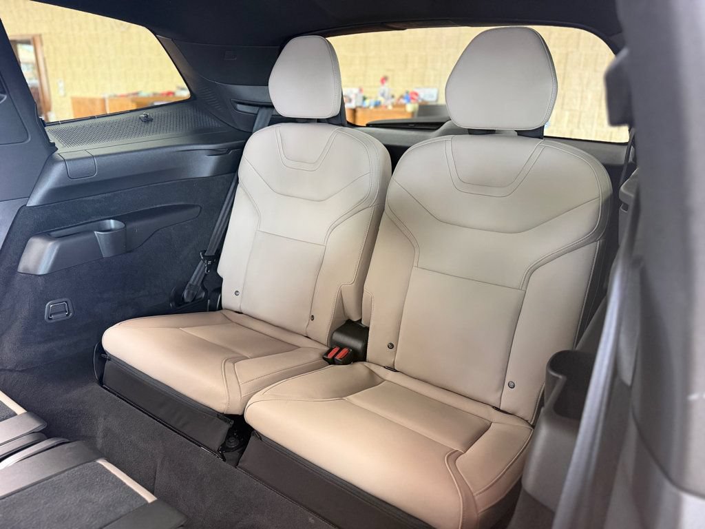 Used 2025 Volvo EX90 Plus AWD/4WD image 18
