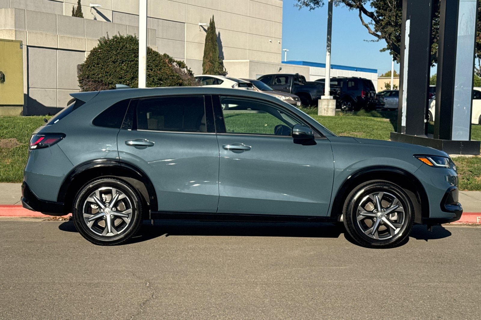 Certified 2025 Honda HR-V EX-L image 3