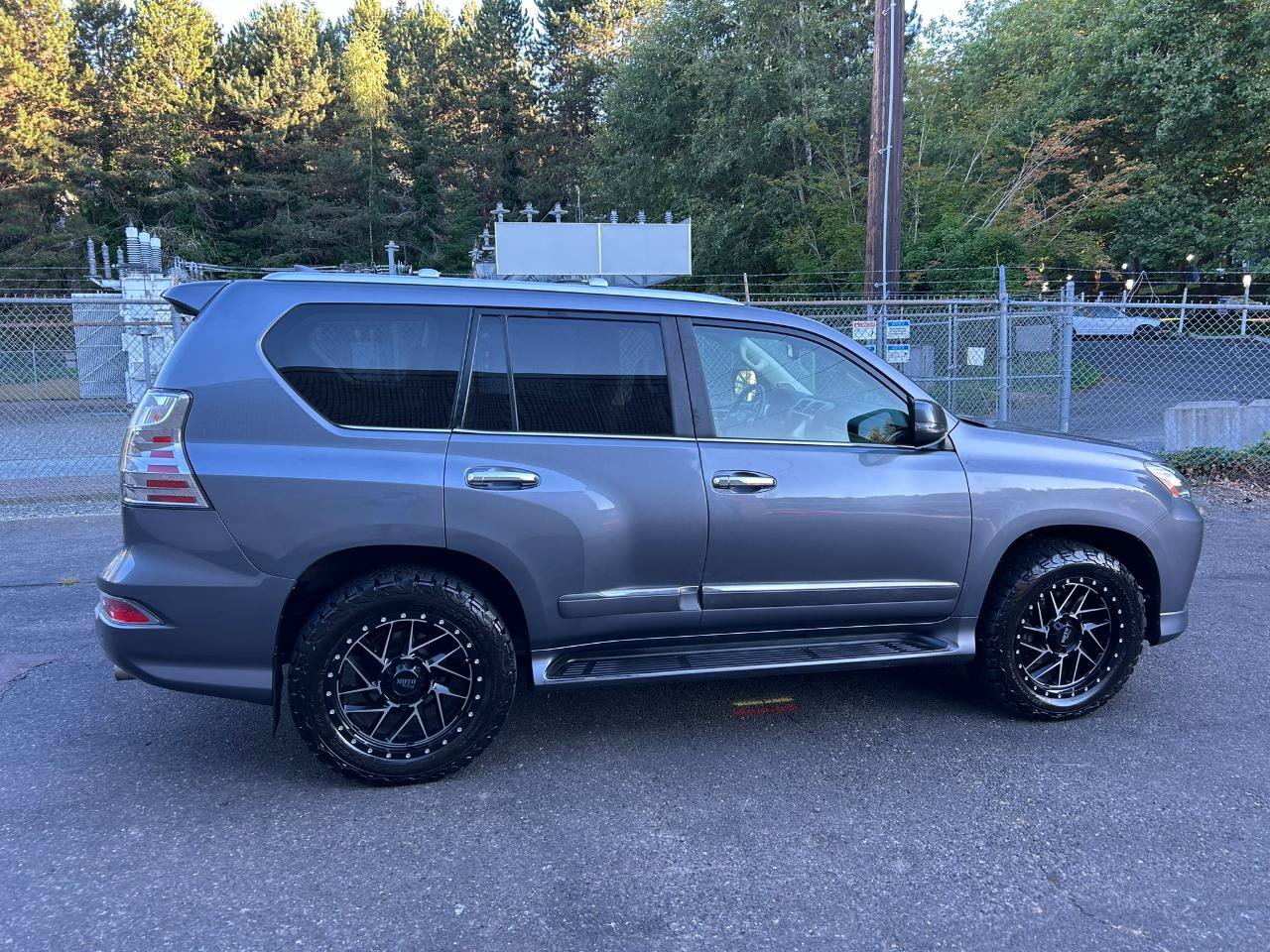 Used 2018 Lexus GX 460 w/ Navigation Package AWD/4WD image 4