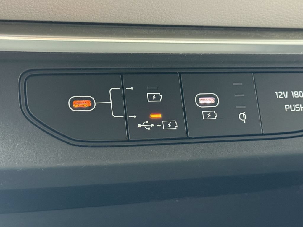 Used 2025 Kia Carnival EX FWD image 22