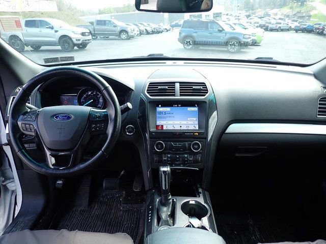 Used 2017 Ford Explorer XLT w/ Equipment Group 202A image 12