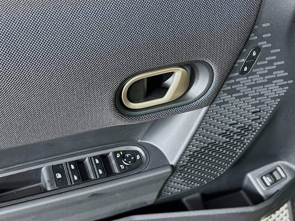 Certified 2025 MINI Cooper 4-Door Hardtop image 19