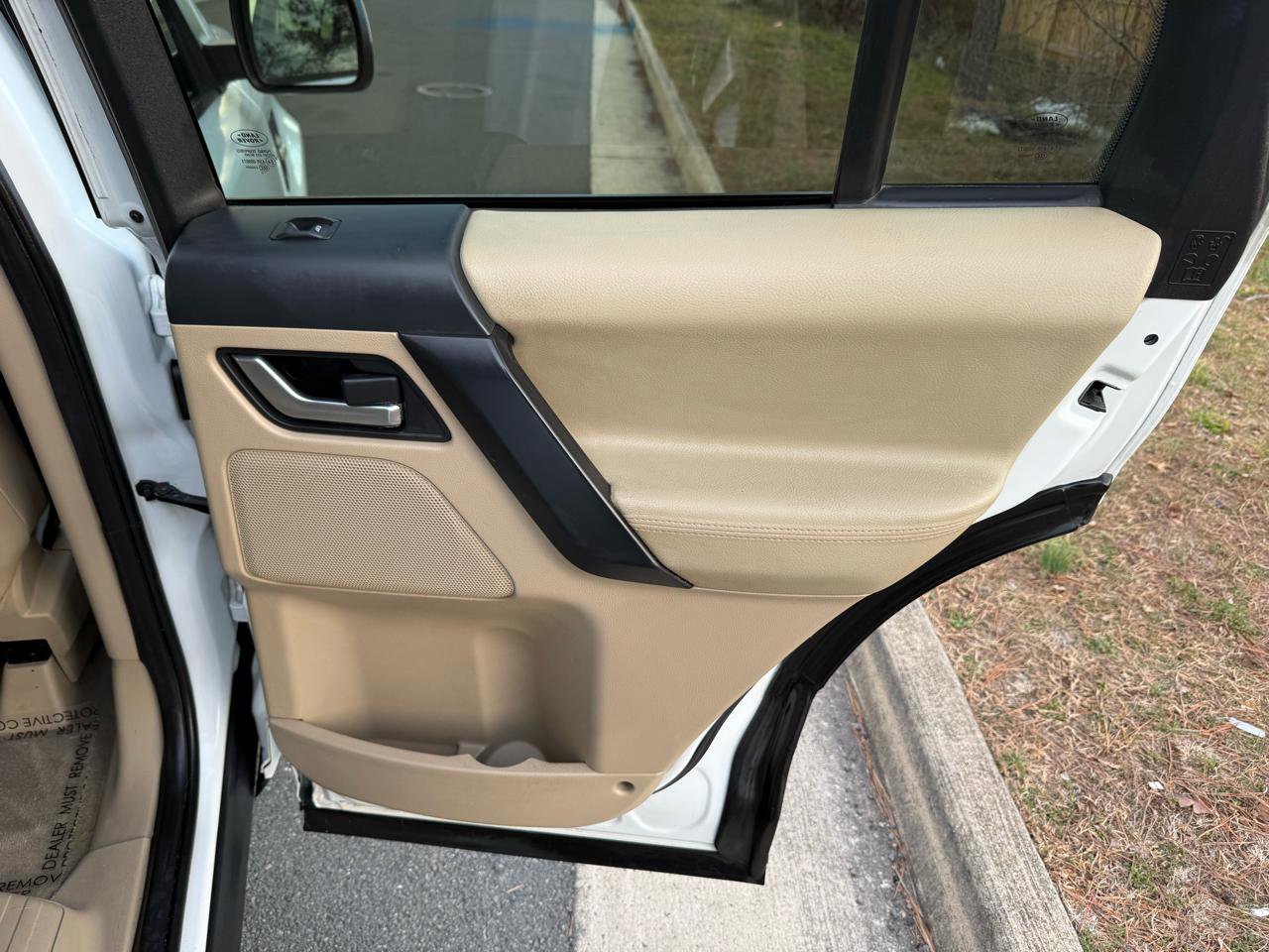 Used 2013 Land Rover LR2 image 27