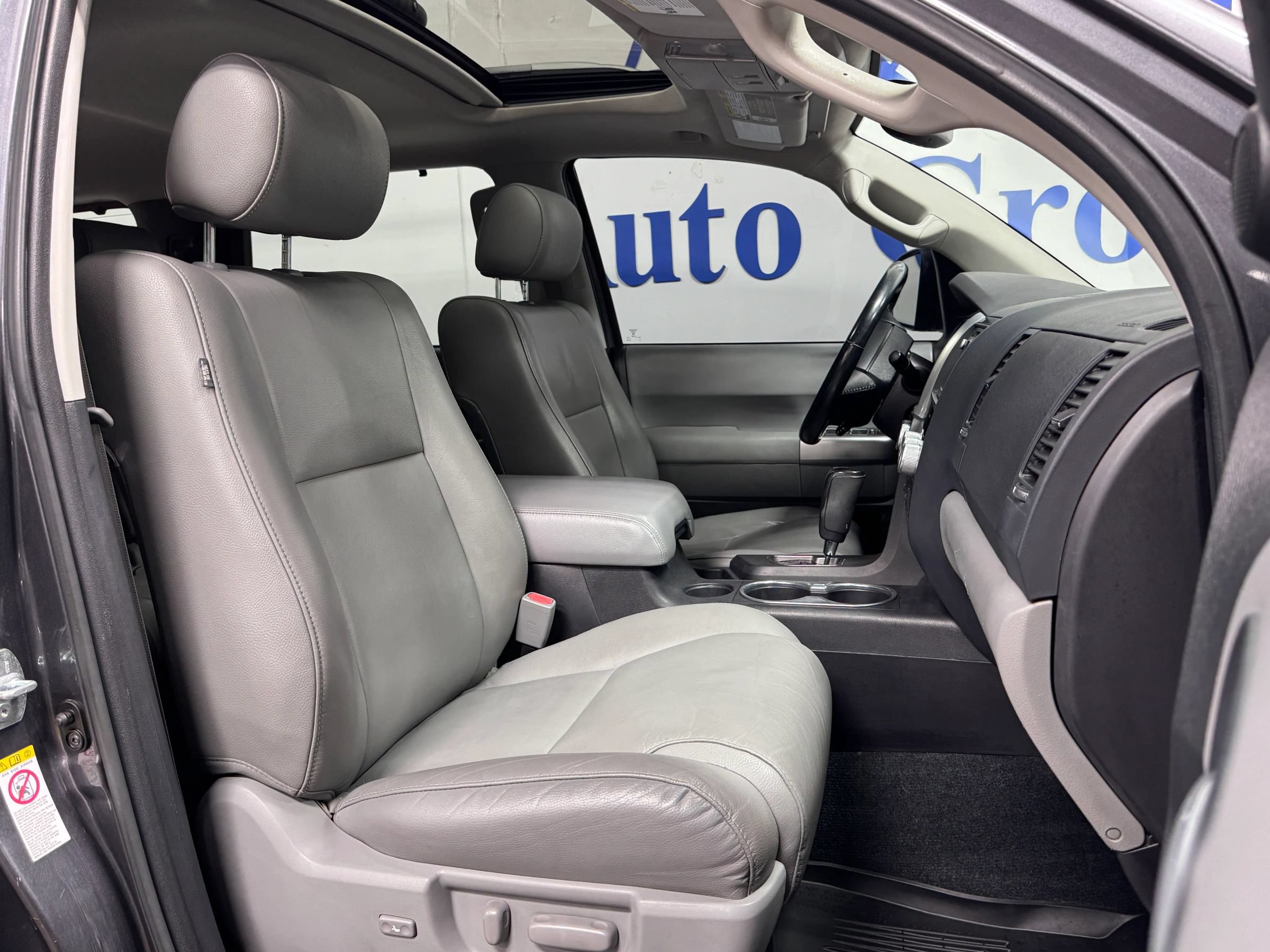 Used 2018 Toyota Sequoia Limited w/ Safety & Convenience Package AWD/4WD image 13
