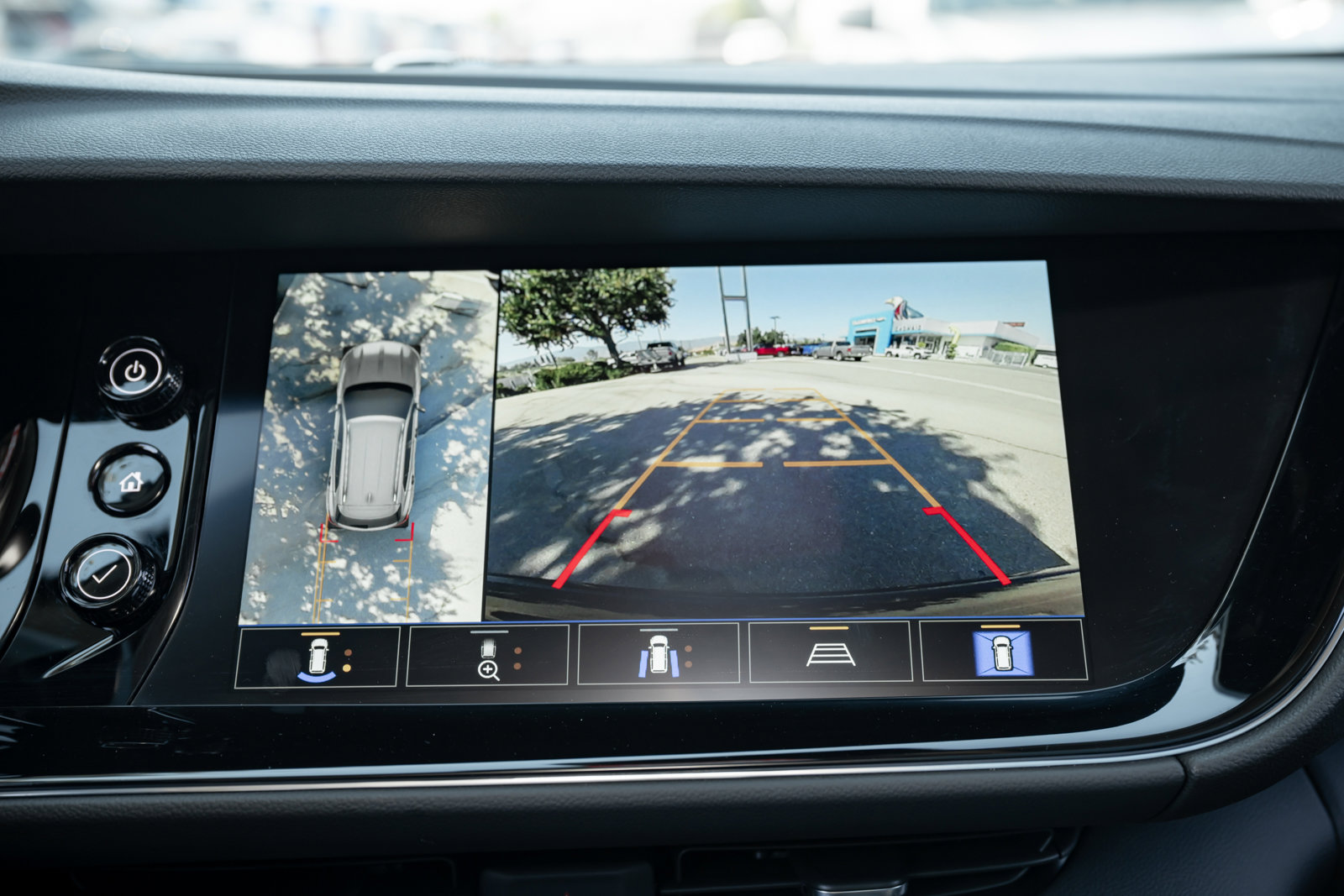 Used 2023 Buick Envision Avenir image 35